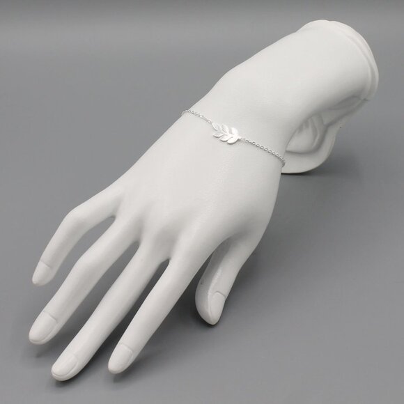 Jewelry bracelet leaf nature small dainty simple modern silver tone new - Picture 4 of 7